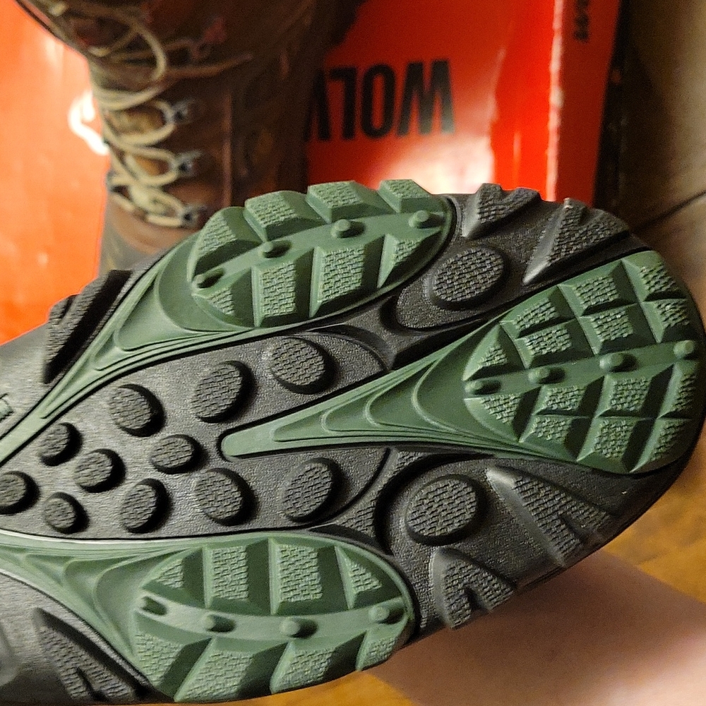 New Wolverine 9" Waterproof Boots - Picture 2 of 4